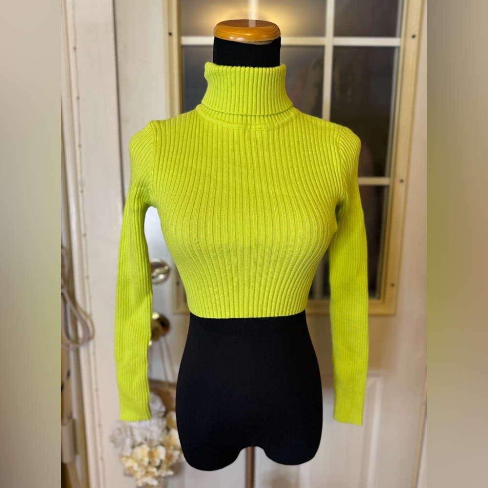 Tessa Cropped Sweatshirt(Neon Green)
